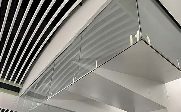 雁塔玻璃挡烟垂壁