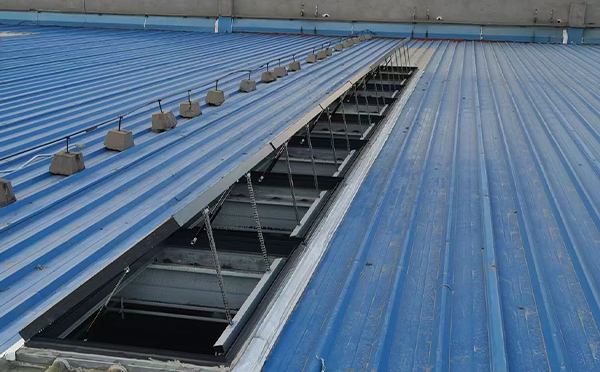 某城市大型商业综合体中庭雁塔排烟窗工程