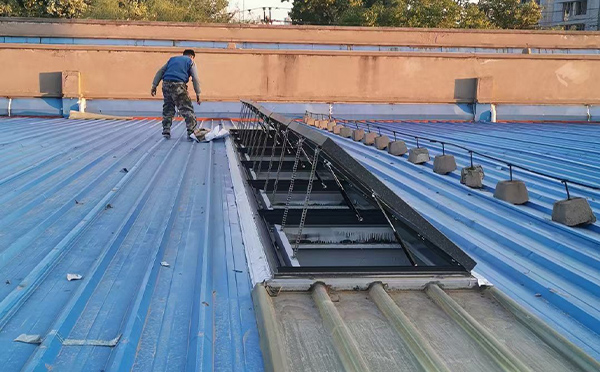 某区域性物流仓储中心雁塔排烟窗系统安装项目